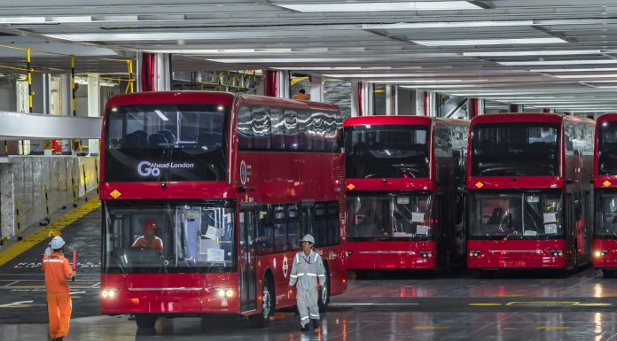 Cina: bus elettrici BYD partono da Yantai verso Londra (1)