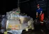 Cina: Huanggang, soccorritori trasferiscono provviste dopo tornado (1)
