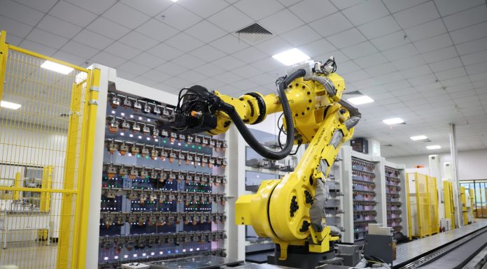 Cina: la fabbrica digitale automatizzata a Dongguan (1)