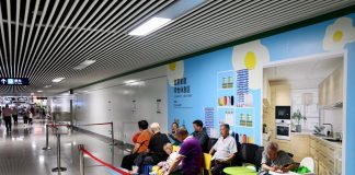 Cina: grande caldo a Fuzhou, cittadini cercano di rinfrescarsi (1)