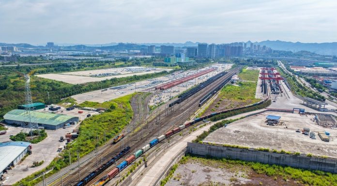 Cina: in aumento traffico sul corridoio commerciale terra-mare di Chongqing (1)