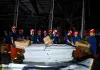 Cina: Huanggang, soccorritori trasferiscono provviste dopo tornado (3)