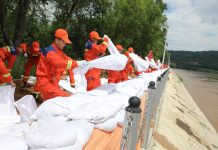 Cina: Heilongjiang, rafforzati gli argini lungo il fiume Mudanjiang (2)