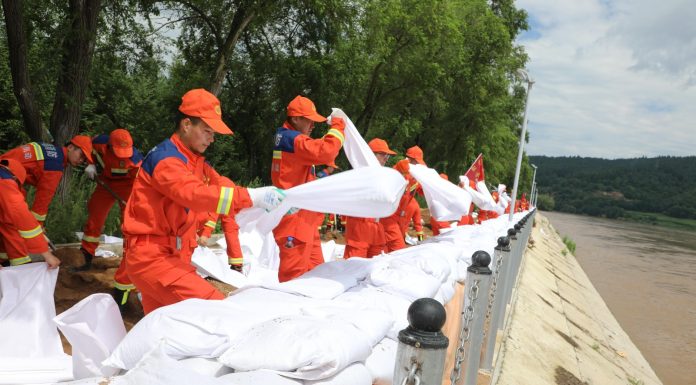 Cina: Heilongjiang, rafforzati gli argini lungo il fiume Mudanjiang (2)