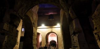 A Roma visite notturne al Colosseo illuminato (2)