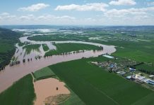 Cina: Heilongjiang, rafforzati gli argini lungo il fiume Mudanjiang (3)