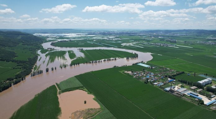 Cina: Heilongjiang, rafforzati gli argini lungo il fiume Mudanjiang (3)