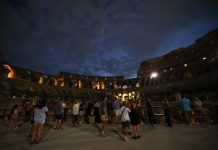 A Roma visite notturne al Colosseo illuminato (3)