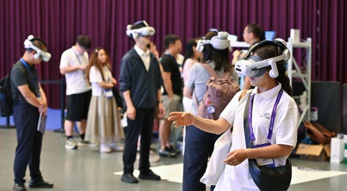 Cina: al via a Pechino la 25esima Conferenza su Internet (2)