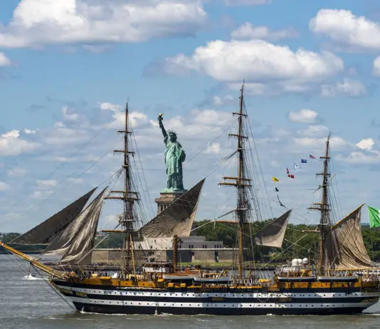 Trionfo a New York per la Nave Amerigo Vespucci, ora diretta a Boston