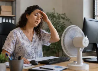 Strategie anticaldo: cosa dice la scienza donna accaldata ventilatore