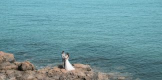 SIAE matrimonio: come richiedere la licenza passo dopo passo e senza errori foto matrimonio mare scogli