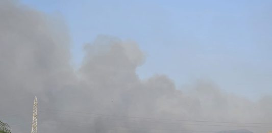 Sicilia nella morsa degli incendi: evacuate oltre 100 persone nell’Agrigentino, arrestato un presunto piromane a Modica