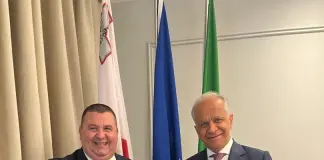 Il ministro dell’interno Piantedosi a Malta incontra l’omologo Bedingfield