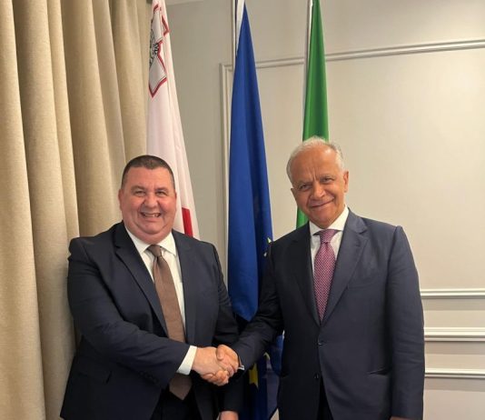 Il ministro dell’interno Piantedosi a Malta incontra l’omologo Bedingfield