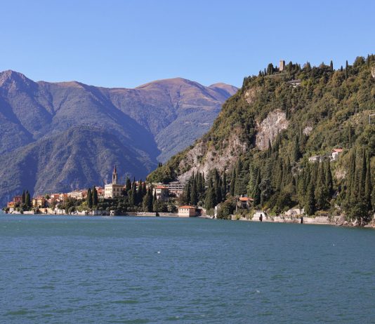 Turista disperso nel lago di Como, si era tuffato per salvare il figlio