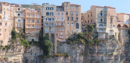 In estate nuovi collegamenti ferroviari in Calabria per accompagnare turisti e viaggiatori