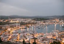 Un cameriere italiano di 33 anni trovato morto a Ibiza