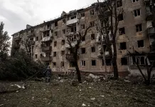 Missili russi su Kiev, colpito quartiere residenziale