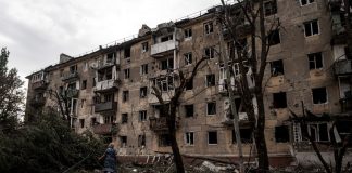 Missili russi su Kiev, colpito quartiere residenziale