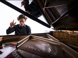 Il virtuosismo pianistico di Alessandro Taverna in concerto al Teatro Massimo