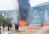 No Tav, assalto a cantiere nel Torinese. Coisp “60 i feriti”. Meloni “La violenza non ci piegherà”. Mattarella “Vicino agli agenti”