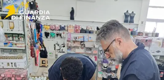 Lamezia Terme, la GdF sequestra oltre 200mila prodotti non a norma