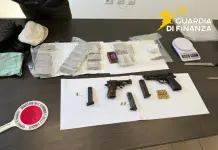 Sequestrati nel Napoletano 2 kg di hashish e tre pistole con la matricola abrasa, un arresto