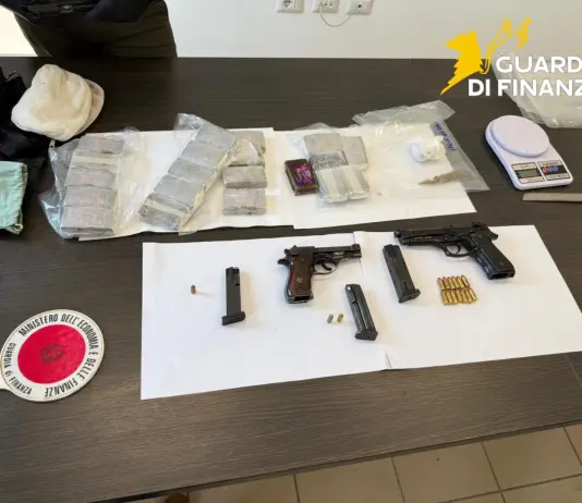 Sequestrati nel Napoletano 2 kg di hashish e tre pistole con la matricola abrasa, un arresto