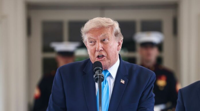 Iran, Trump annuncia la ripresa dei colloqui