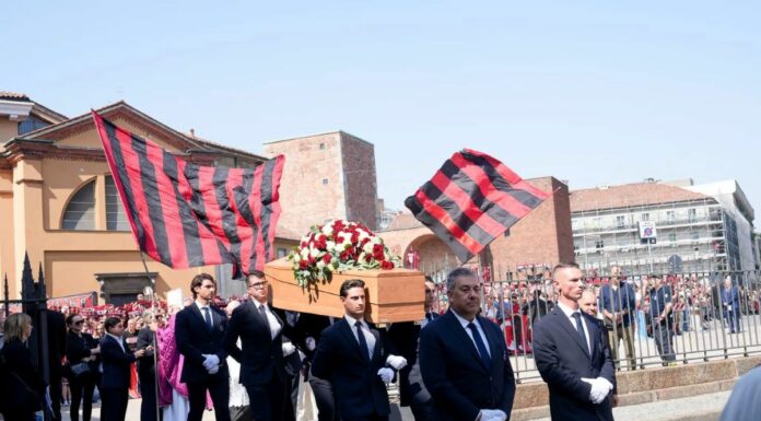 Una marea rossonera per Baresi, a Milano l’ultimo saluto al “Piscinin”