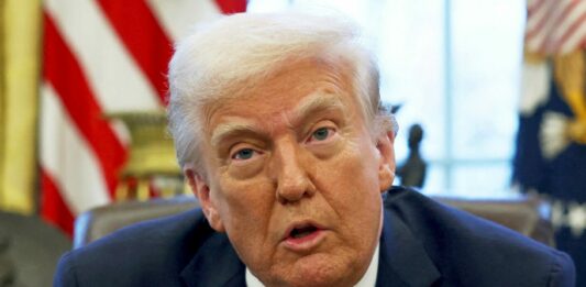 Trump “Lo stretto di Hormuz riaprirà molto presto, altrimenti colpi durissimi”