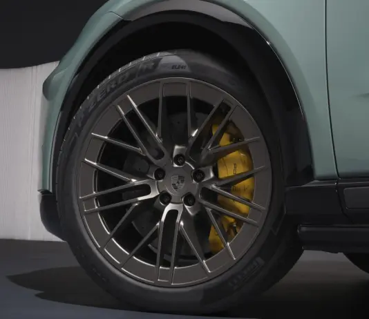 Pirelli P Zero, mescole per accelerazione record per la Porsche Cayenne electric