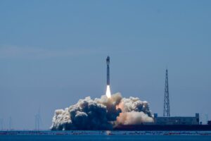 Cina, lanciati dal mare due satelliti iperspettrali nello Shandong