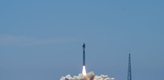 Cina, lanciati dal mare due satelliti iperspettrali nello Shandong