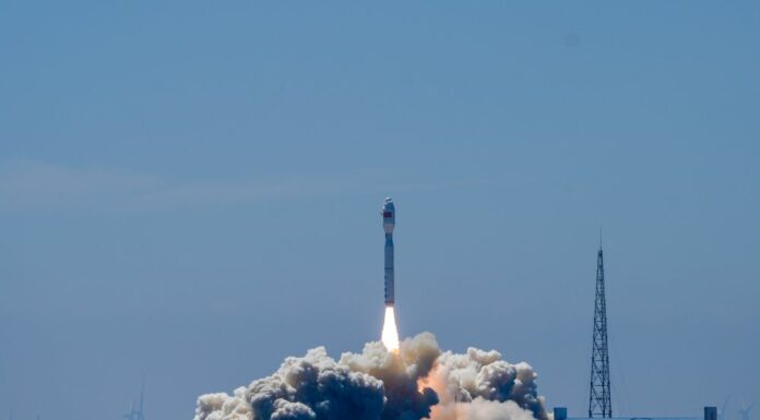 Cina, lanciati dal mare due satelliti iperspettrali nello Shandong