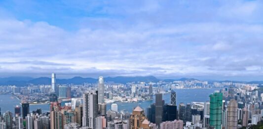 Cina, banca Ubs rialza al 4,5% le previsioni su crescita del Pil di Hong Kong