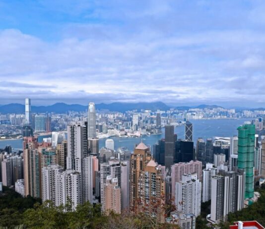 Cina, banca Ubs rialza al 4,5% le previsioni su crescita del Pil di Hong Kong