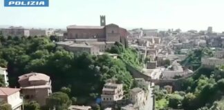 Scritte contro Meloni e i poliziotti a Siena, Digos denuncia 24enne albanese