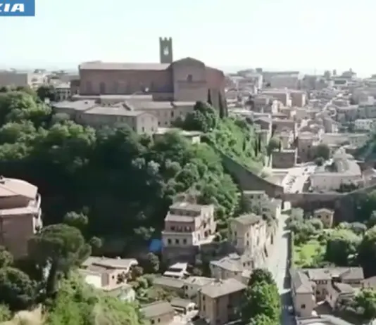 Scritte contro Meloni e i poliziotti a Siena, Digos denuncia 24enne albanese
