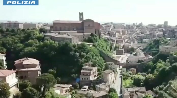 Scritte contro Meloni e i poliziotti a Siena, Digos denuncia 24enne albanese