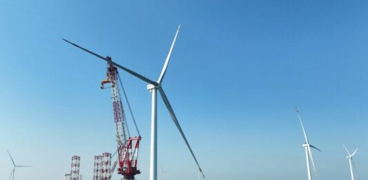 Cina, in funzione la prima piattaforma eolica galleggiante da 16 MW