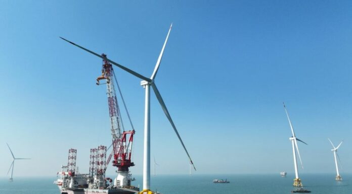 Cina, in funzione la prima piattaforma eolica galleggiante da 16 MW