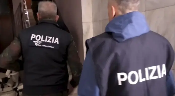 Faceva propaganda all’Isis e aveva tutorial per bombe, arrestato 16enne a Como