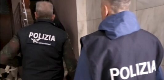 Faceva propaganda all’Isis e aveva tutorial per bombe, arrestato 16enne a Como
