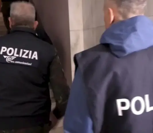 Faceva propaganda all’Isis e aveva tutorial per bombe, arrestato 16enne a Como