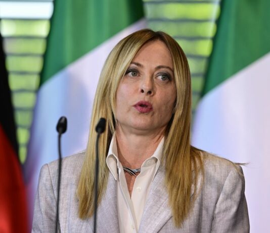 Meloni “In Europa non c’è spazio per chi alimenta l’immigrazione clandestina”