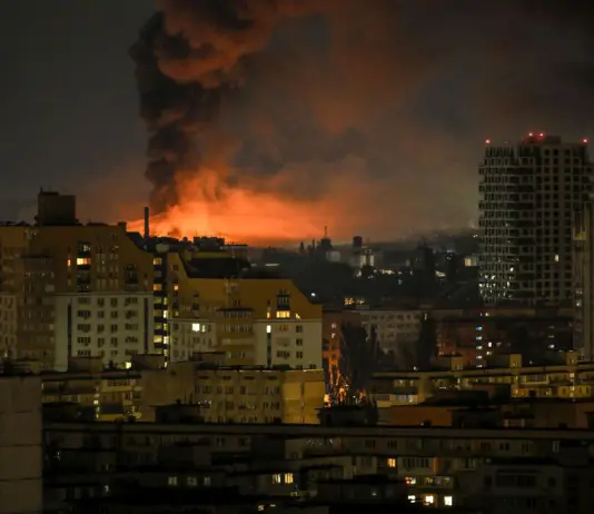 Attacchi russi nella notte vicino Kiev, tre morti tra cui un bambino