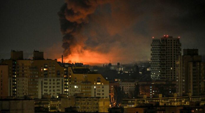 Attacchi russi nella notte vicino Kiev, tre morti tra cui un bambino