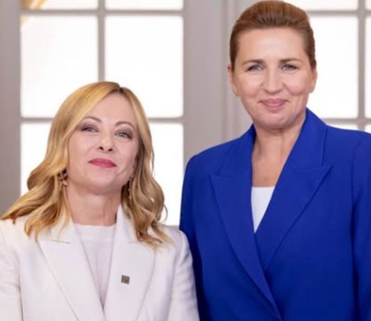 Meloni e la premier danese Frederiksen: “No a un’immigrazione incontrollata verso l’Europa”